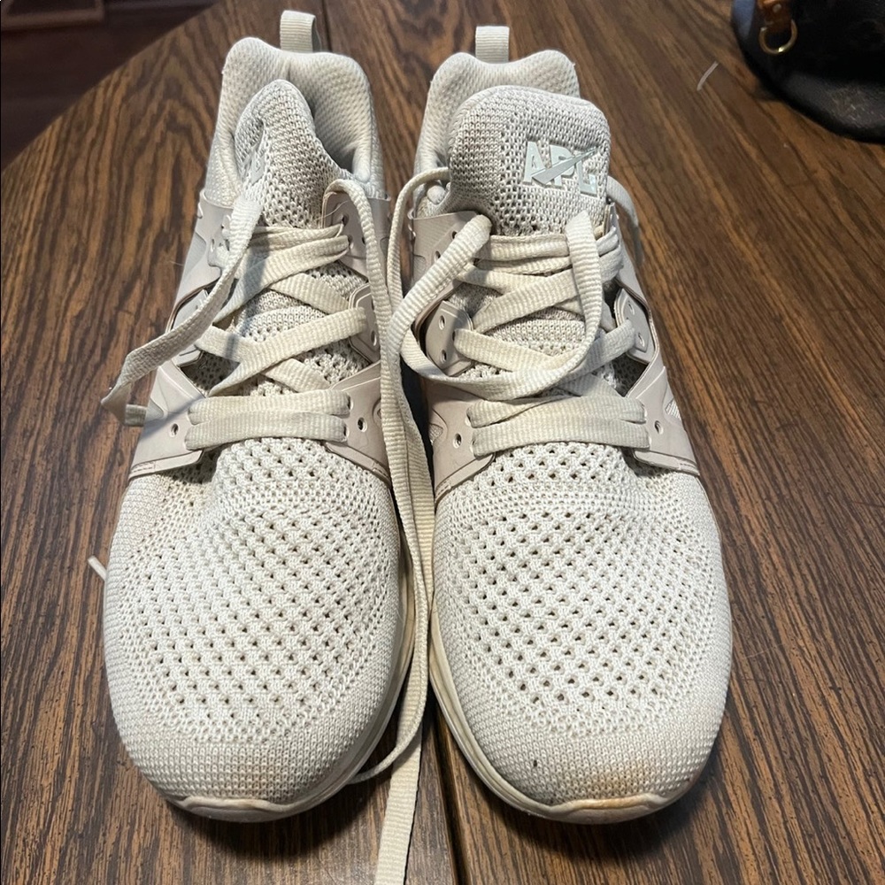 APL shoes
